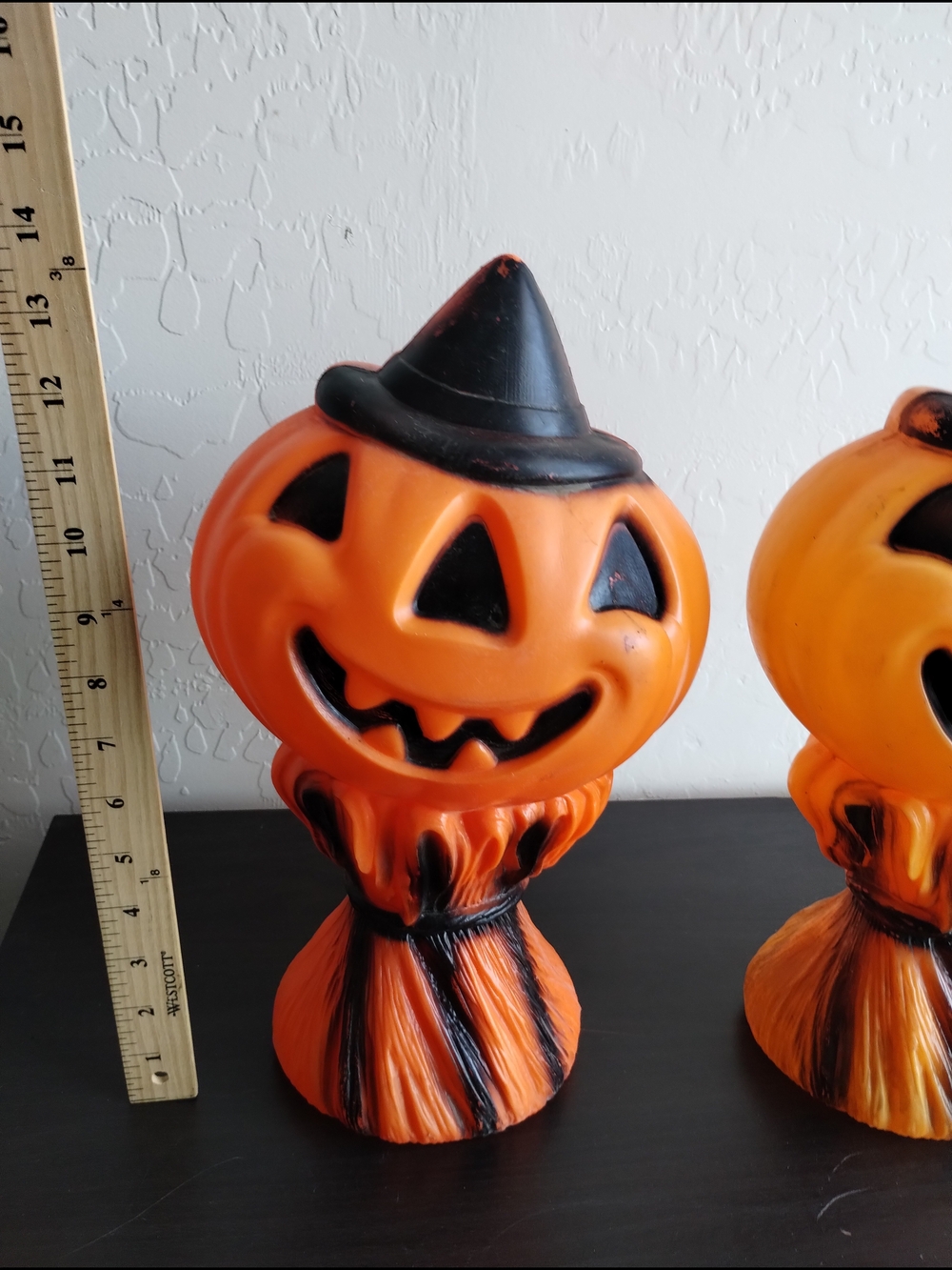 Halloween Pumpkin Blow Molds Pair - Orange Jack-O'-Lanterns Empire 1969 - Picture 2 of 7